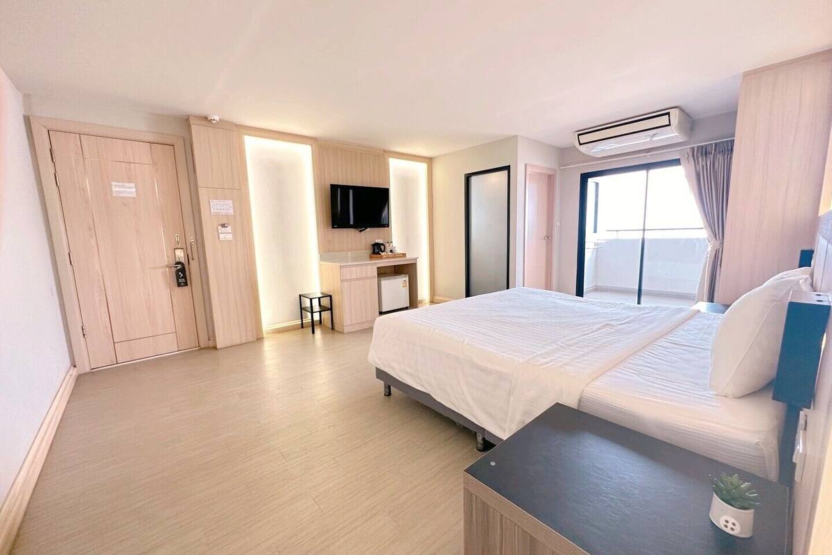 Superior Double Room | Premium bedding, minibar, in-room safe, desk