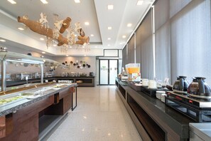 Food and drink - O2 Grand Suvarnabhumi Airport - Free Scheduled Shuttle from Hotel to Suvarnabhumi Airport  (Bang Phli)