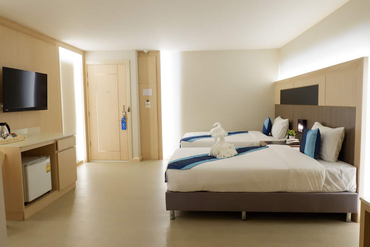 Superior Twin Room | Premium bedding, minibar, in-room safe, desk