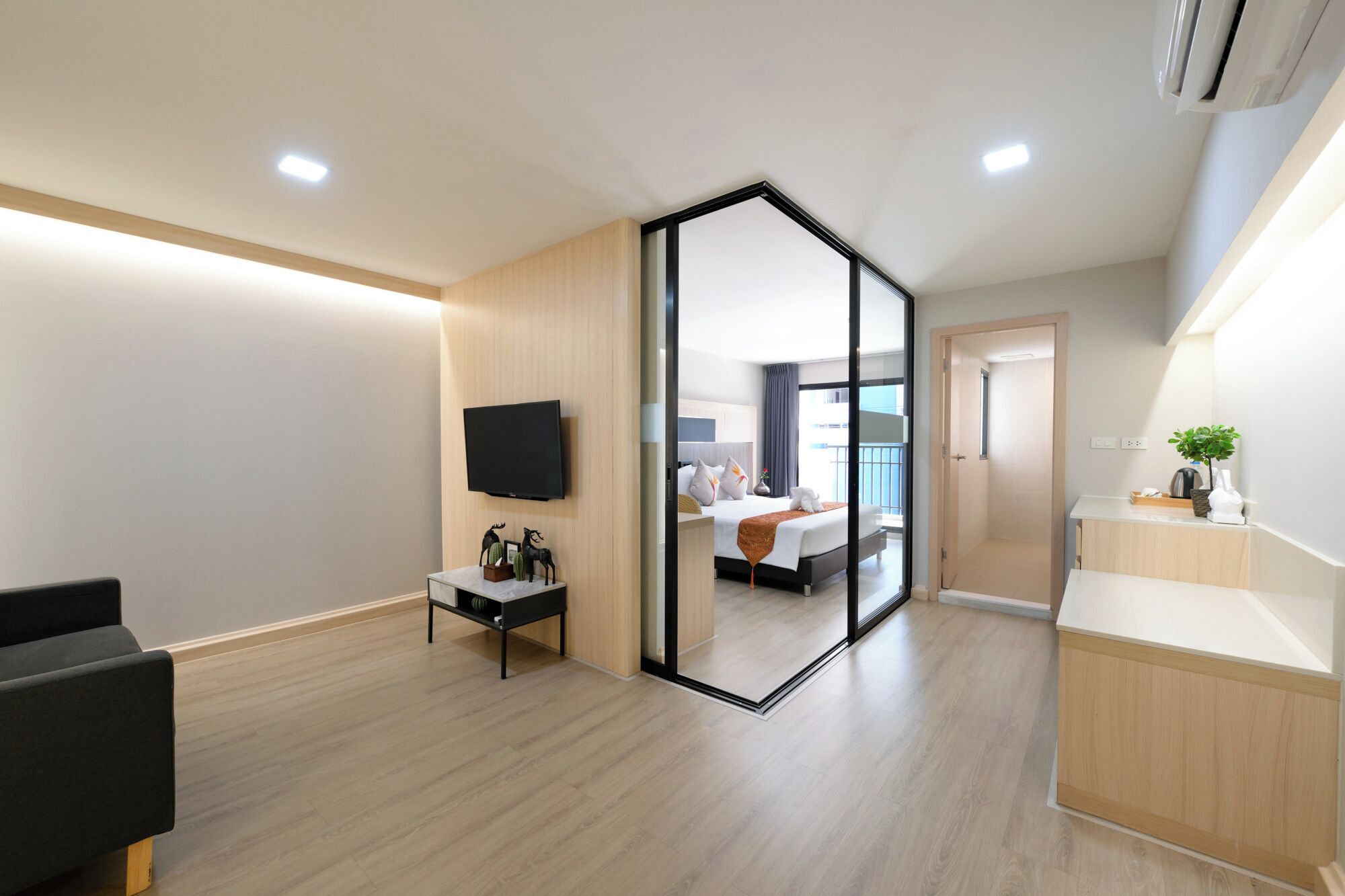 One Bedroom King | Roupas de cama premium, frigobar, cofres nos quartos, escrivaninha