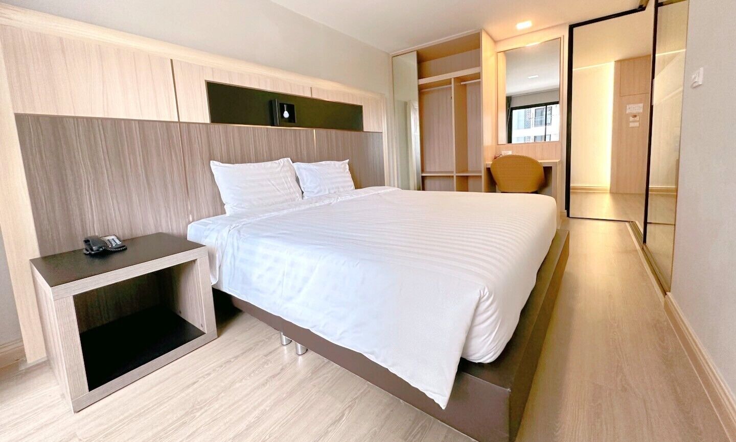 Deluxe Double Room, 1 Bedroom | Premium bedding, minibar, in-room safe, desk