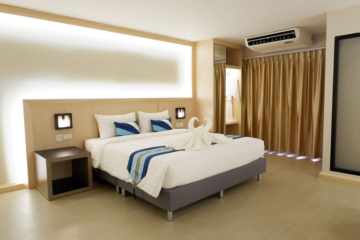 Superior Double Room | Premium bedding, minibar, in-room safe, desk