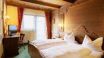 Classic Double Room, 1 Bedroom | 1 bedroom, desk, free WiFi, bed sheets