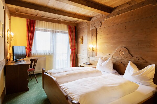 Classic Double Room, 1 Bedroom | 1 bedroom, desk, free WiFi, bed sheets