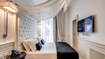 Chambre Double Deluxe | Coffres-forts dans les chambres, bureau, rideaux occultants