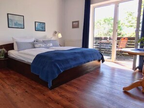 Standard Double Room | Blackout drapes, free WiFi, bed sheets, wheelchair access - Landhaus Ostseeblick (Kronsgaard)