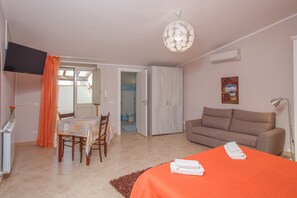 Bureau, chambres insonorisées, lits pliants/supplémentaires