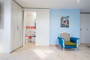 Suite, terrazzo | Una scrivania, insonorizzazione, letti aggiuntivi (a pagamento)