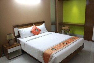 Minibar, caja de seguridad en la habitación y decoración personalizada 