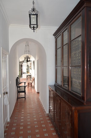 المنشأة من الداخل