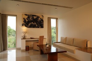 Standard Cottage, 1 King Bed, Garden View | Minibar, in-room safe, individually decorated, individually furnished