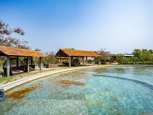 Außenpool, geöffnet von 07:00 Uhr bis 19:00 Uhr, Liegestühle