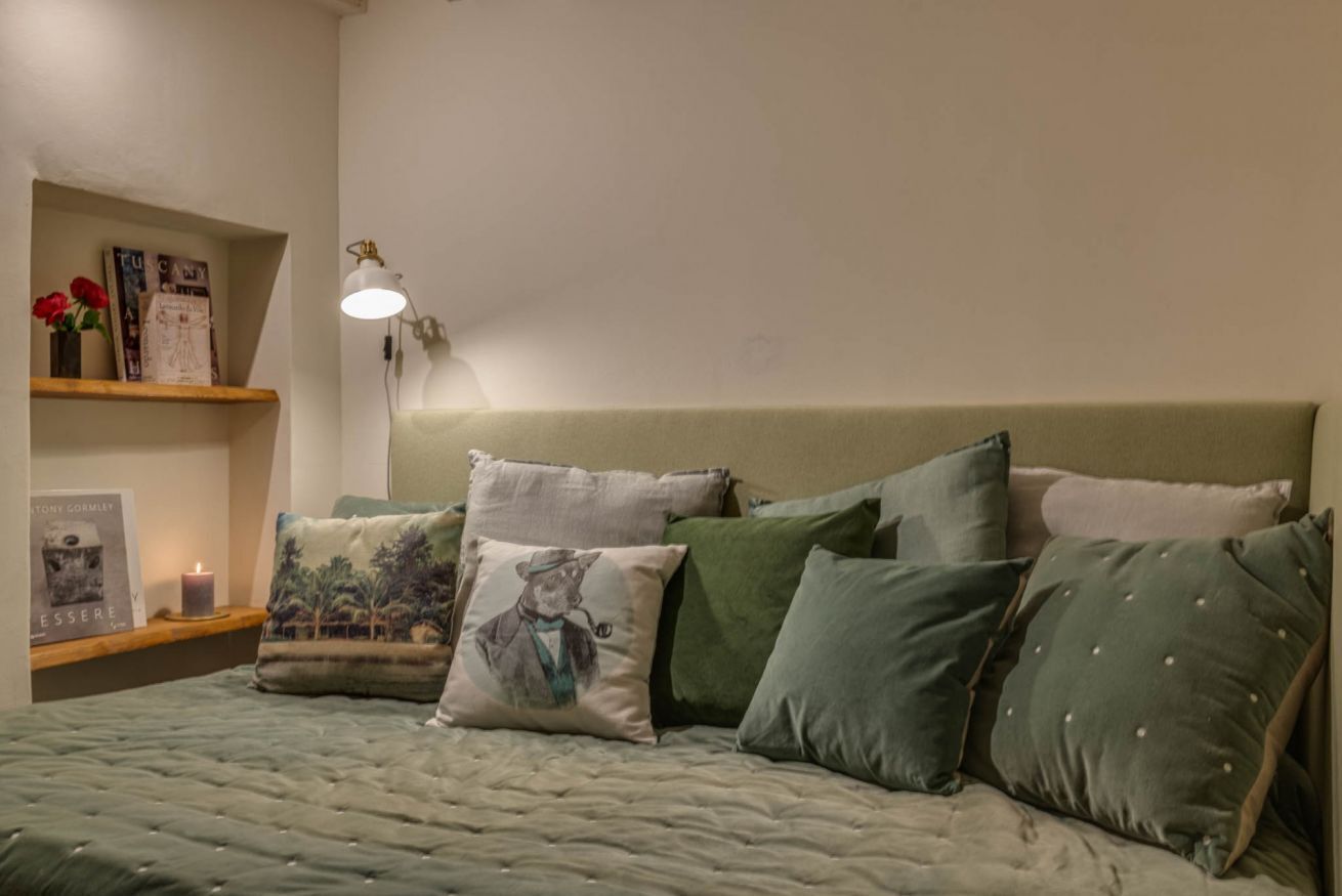 3 bedrooms, iron/ironing board, internet, bed sheets
