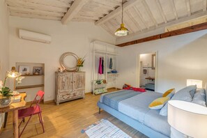 3 bedrooms, iron/ironing board, Internet, bed sheets