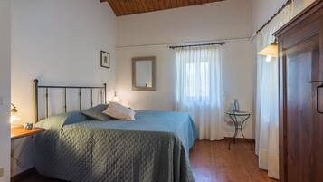 7 bedrooms, iron/ironing board, WiFi, bed sheets