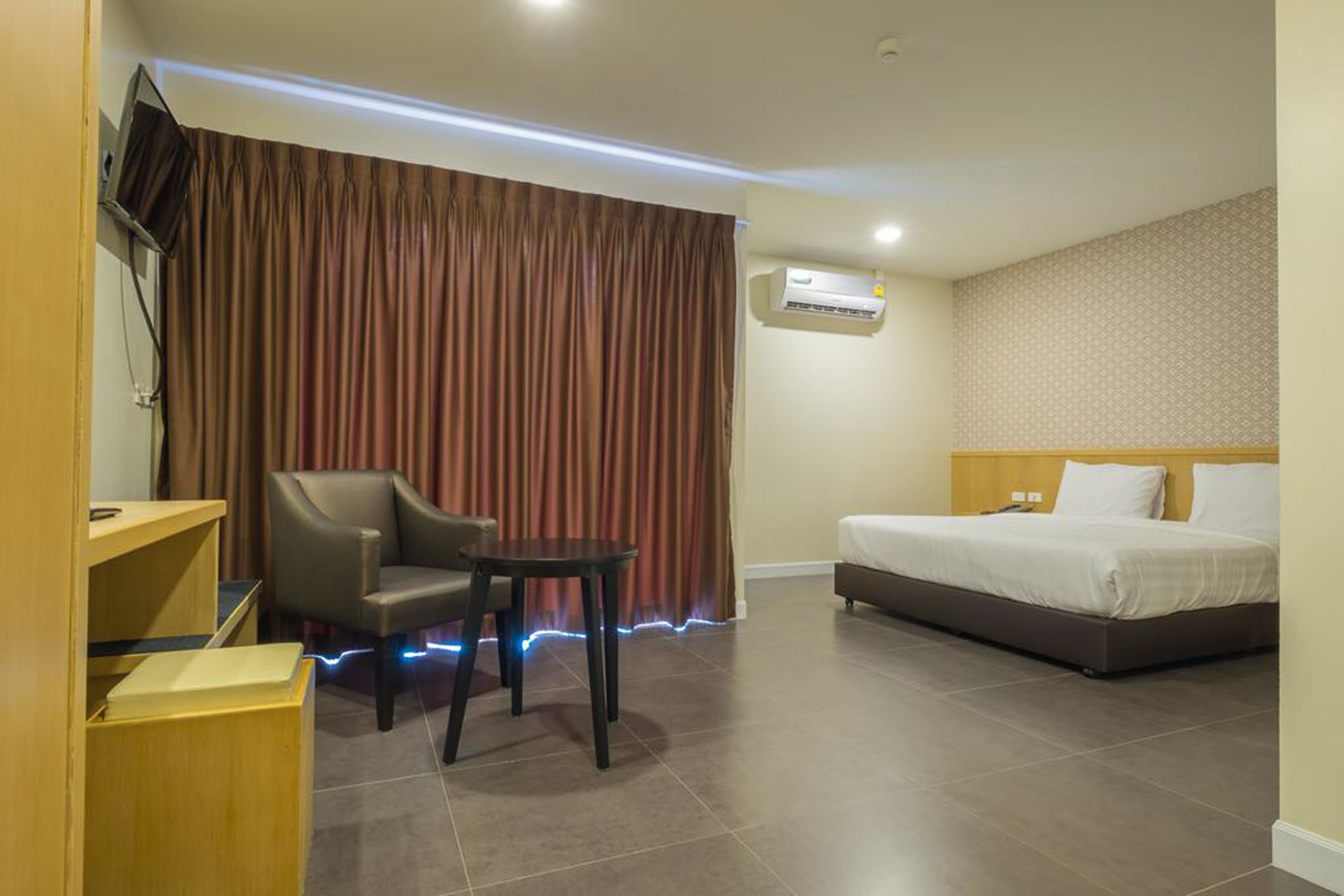 Cortinas blackout, Wi-Fi de cortesia, roupa de cama