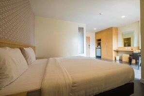 Blackout drapes, free WiFi, bed sheets - Innara Hotel (Pattaya)