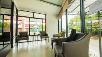 Área de estar no saguão