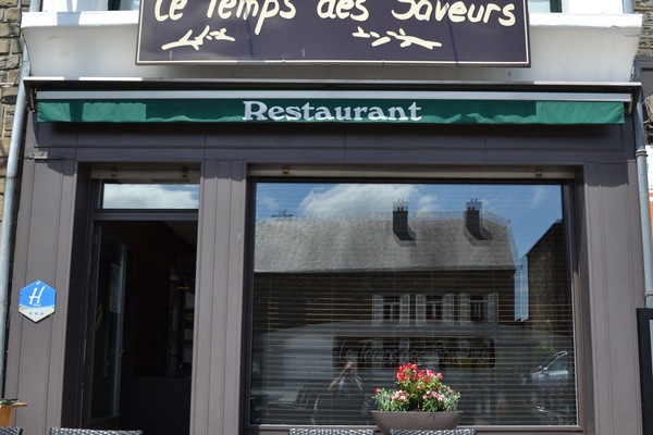 아침 식사, 점심 식사, 저녁 식사 제공, 지역 특선 요리