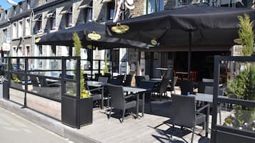 Breakfast, lunch, dinner served; Regional cuisine