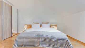 Deluxe-Apartment, 3 Schlafzimmer | Bügeleisen/Bügelbrett, kostenloses WLAN, Bettwäsche