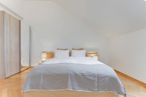 Deluxe-Apartment, 3 Schlafzimmer | Bügeleisen/Bügelbrett, kostenloses WLAN, Bettwäsche