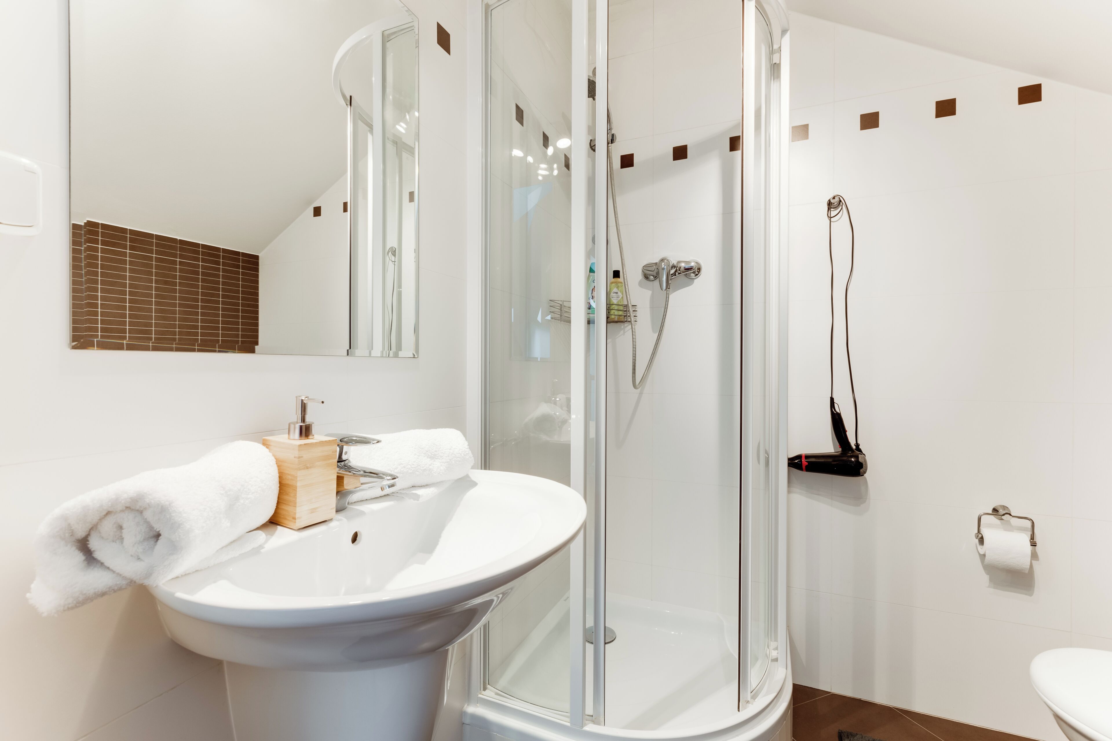 Deluxe Apartment, 3 Bedrooms | Bathroom | Free toiletries, hair dryer, towels, soap
