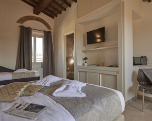 2 bedrooms, iron/ironing board, WiFi, bed sheets - 2 minutes walk from Duomo (firenze)