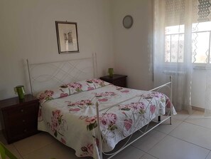 Chambre Double | Couette en duvet d'oie, bureau