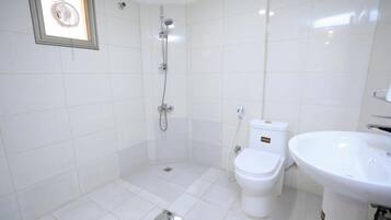 Kelengkapan dandanan diri percuma, tuala disediakan