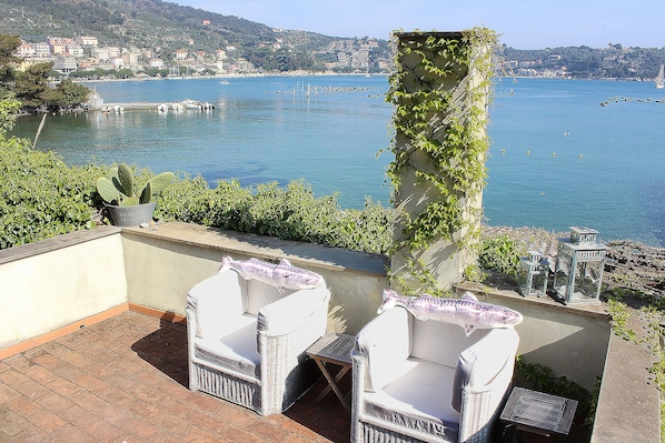Property grounds - Little gem in a unique place! Right on the beach with garden. Pet friendly (Isola Palmaria, Portovenere (SP))