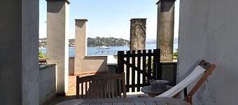 A little gem! Flat situated on the beach, sea view, garden, wifi, pets welcome
