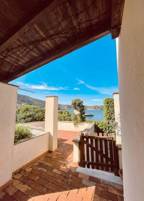 Property grounds - Little gem in a unique place! Right on the beach with garden. Pet friendly (Isola Palmaria, Portovenere (SP))