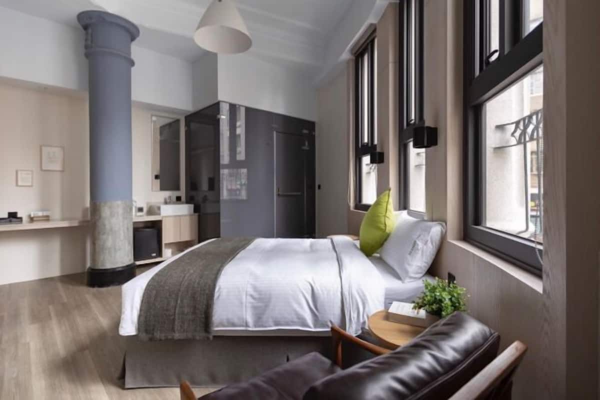 1 bedroom, premium bedding, down duvets, blackout curtains