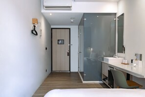 1 bedroom, premium bedding, down duvets, blackout curtains - MEANDER 1948 (Taipei)