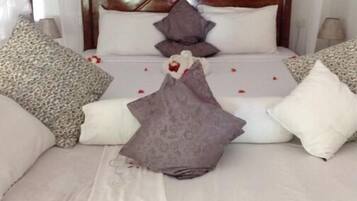 Standard Room | Blackout drapes, iron/ironing board, free WiFi, bed sheets