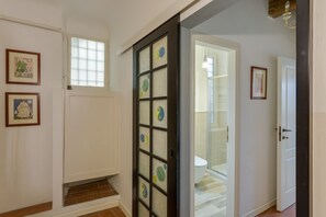 Ducha, secador de pelo, toallas