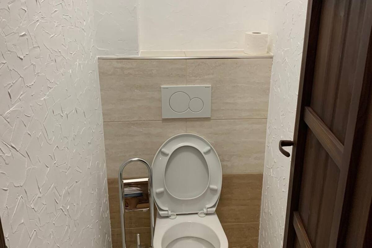 shower, free toiletries, hair dryer, bathrobes