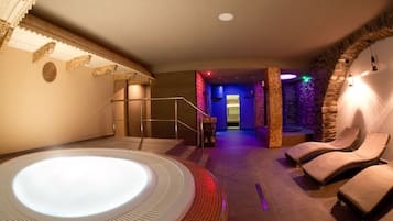 Couples treatment rooms, hot tub, steam room, Thai massages