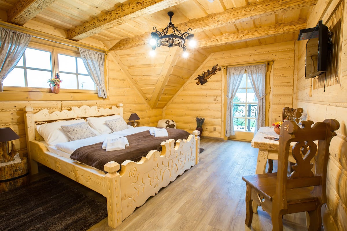 Design tweepersoonskamer | Select Comfort-bedden, een kluis op de kamer, verduisterende gordijnen