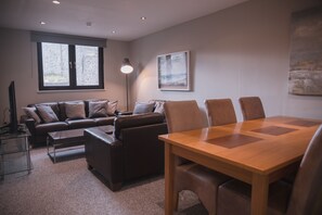 House, 6 Bedrooms, Non Smoking | Living area | Flat-screen TV - Shared Townhouse (Aberdeen)