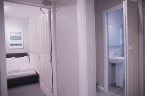 6 Schlafzimmer, Bügeleisen/Bügelbrett, kostenloses WLAN, Bettwäsche