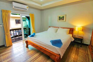 Deluxe Suite, Balcony | In-room safe, free WiFi, bed sheets - Jomtien Beach Pool House (Pattaya)