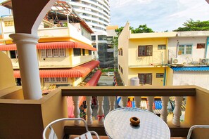 Balcony - Jomtien Beach Pool House (Pattaya)