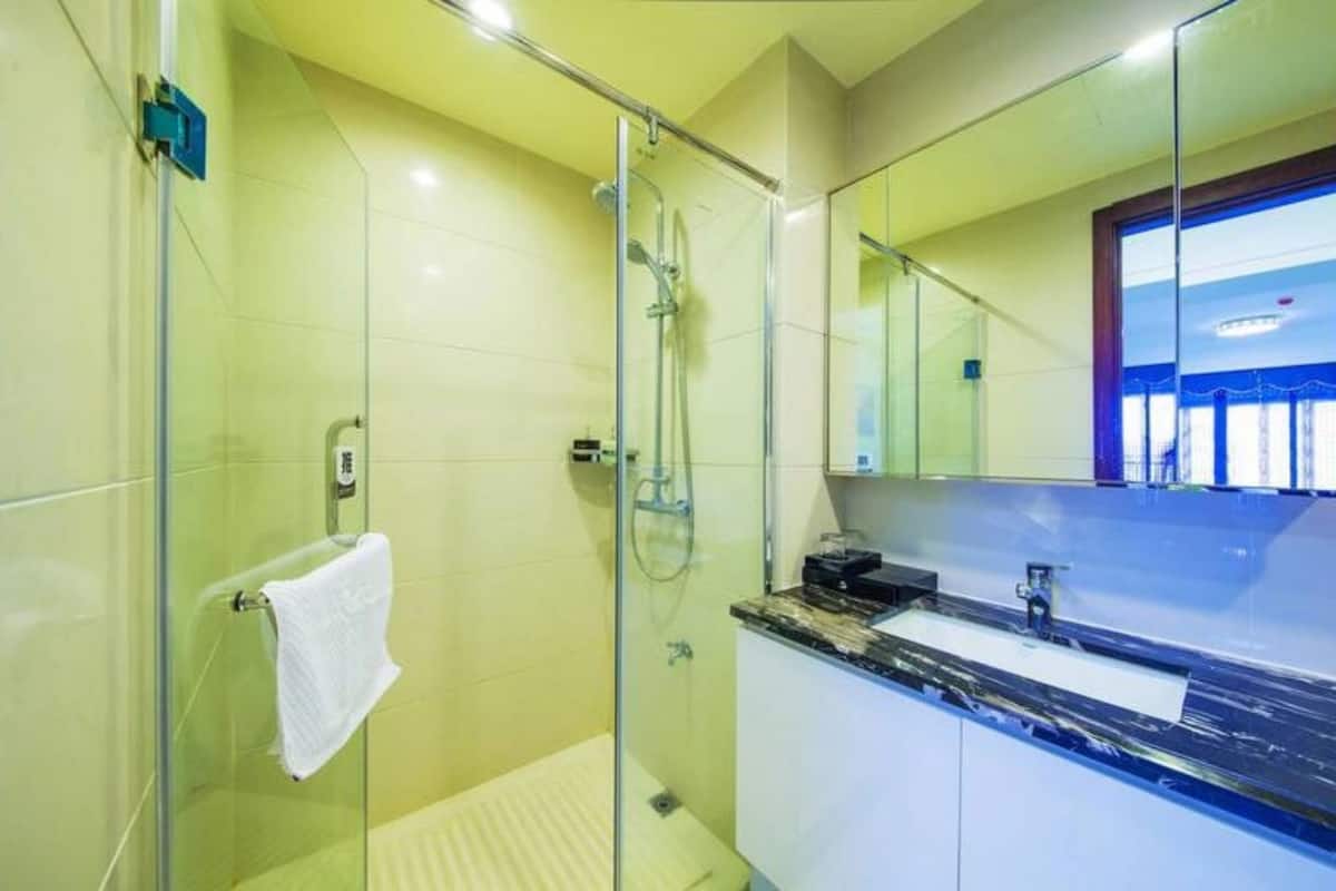 signature suite, 2 bedrooms | bathroom | shower, free toiletries, hair dryer, slippers