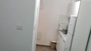 Peti sejuk/penyejuk beku saiz penuh, ketuhar gelombang mikro, dapur 