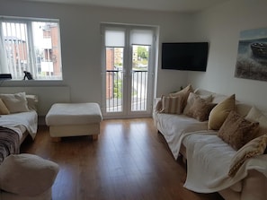 Holiday Home | Blackout curtains, iron/ironing board, free WiFi, bed sheets