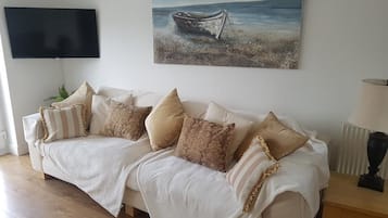 Holiday Home | Living room | Flat-screen TV
