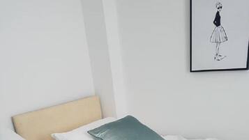 Holiday Home | Blackout drapes, iron/ironing board, free WiFi, bed sheets