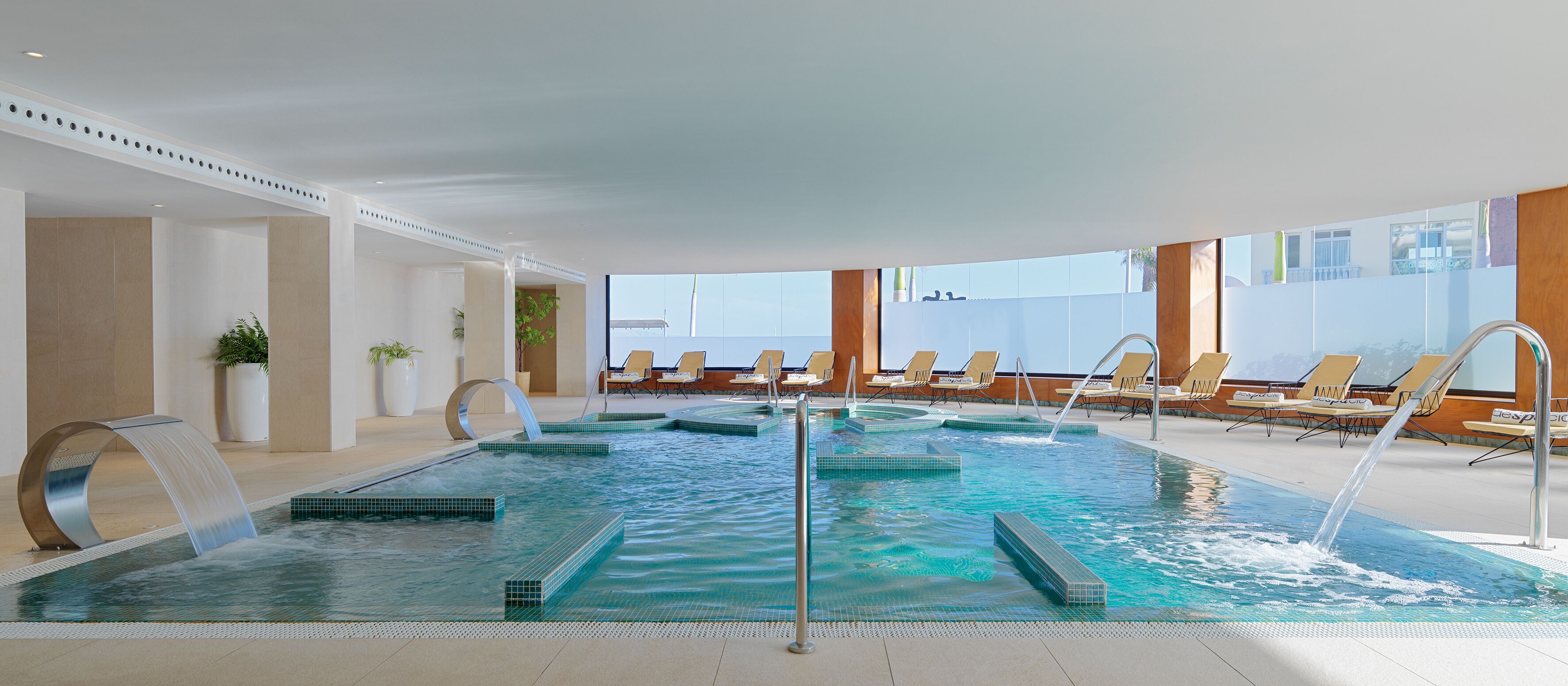 sauna, hot tub, steam room, turkish bath/hammam, body treatments